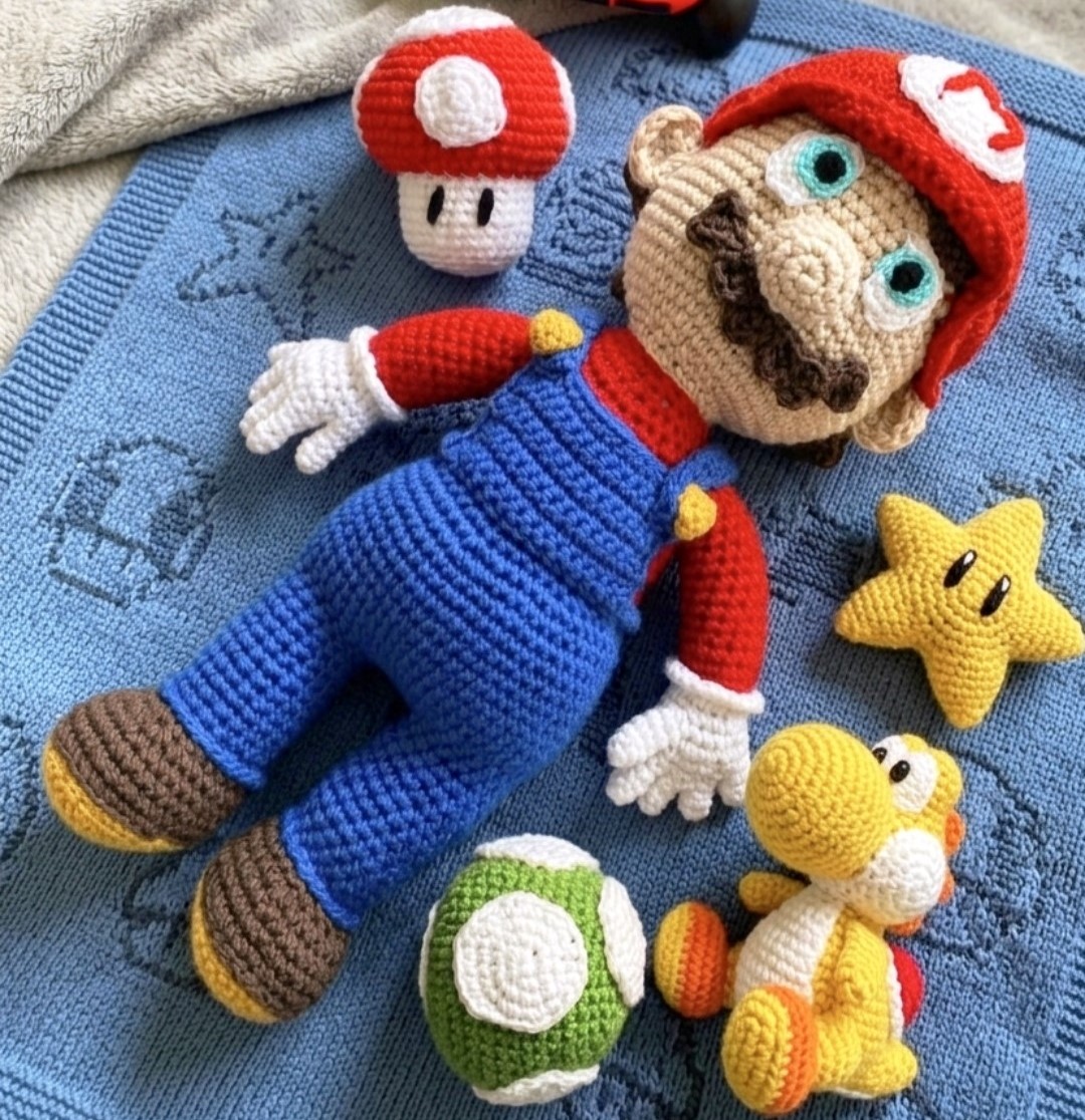 Kézzel horgolt Super Mario amigurumi figura Yoshi és Mario kiegészítőkkel